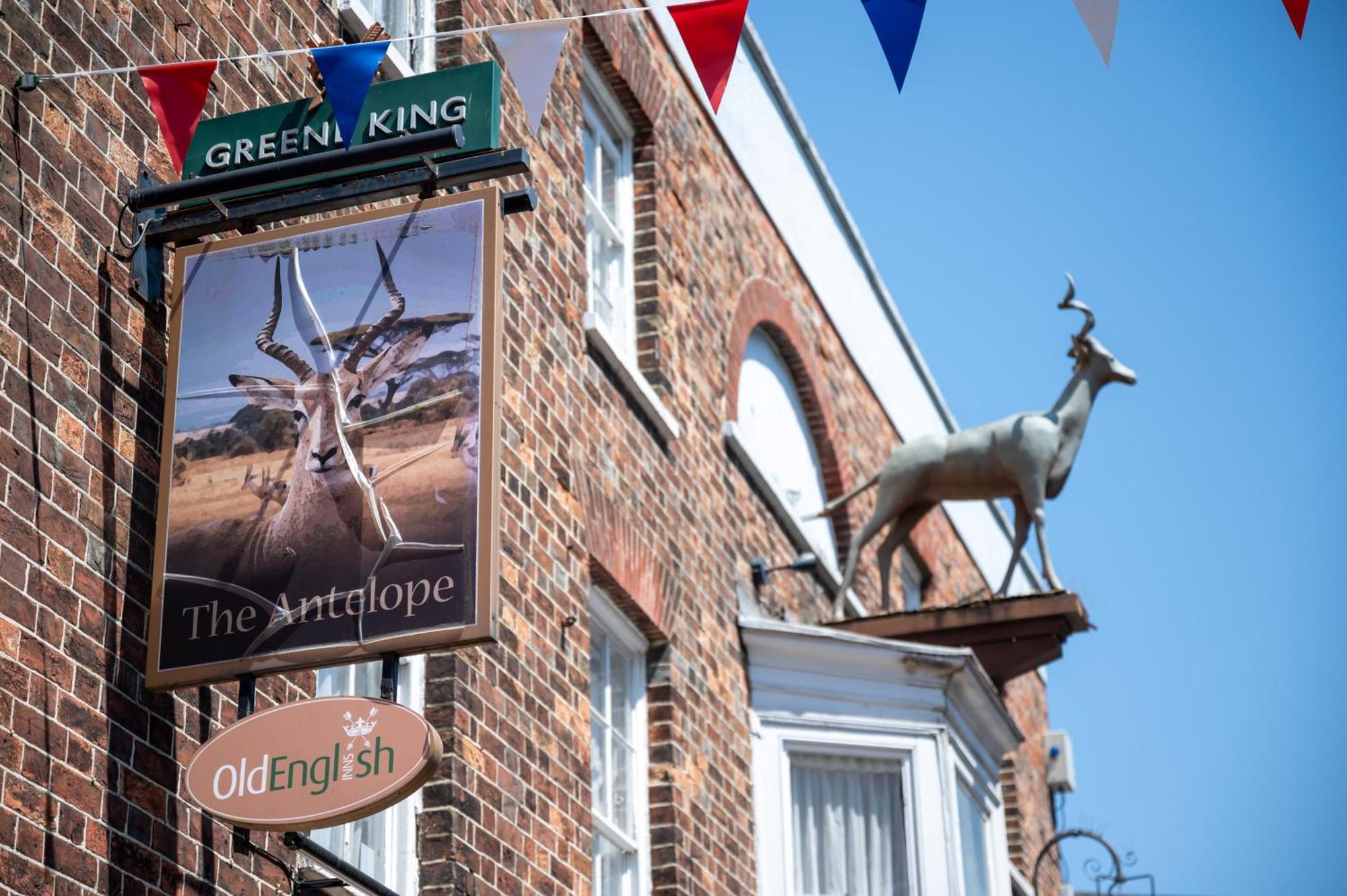 Antelope By Greene King Inns พูล ภายนอก รูปภาพ